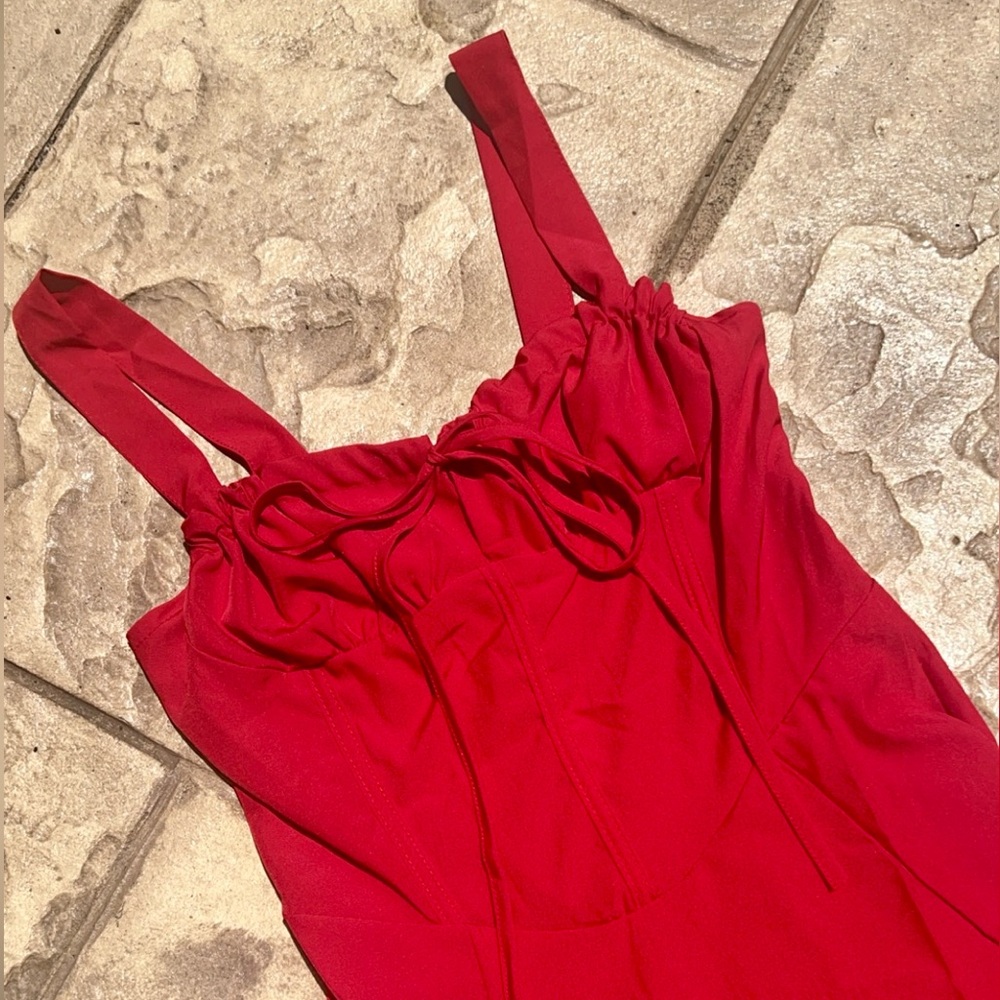 Elegant Red Sleeveless Dress
